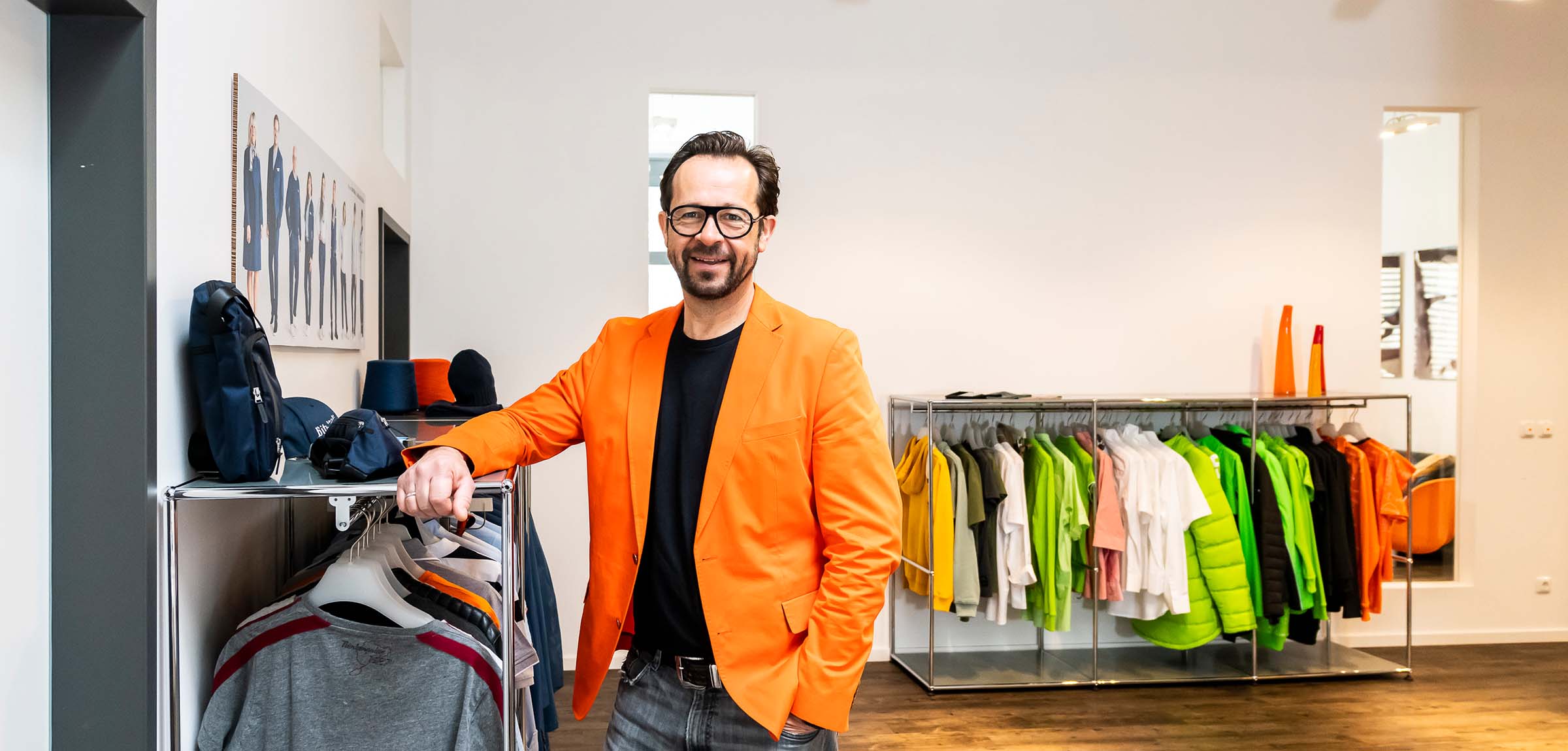 Michael Jefferys steht im Büro